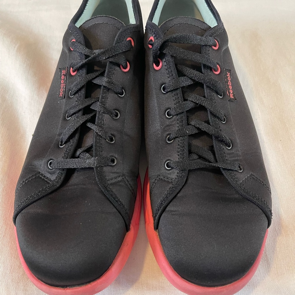 Women Reebok shoes - Picture 2 of 8